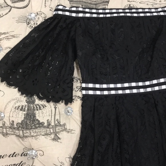 Laundry By Shelli Segal Off-the-Shoulder Lace Dress - Picture 4 of 8